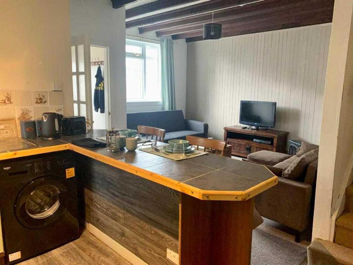 In Kilmun Argyll - 2 Bedrooms Sleeps 2 (adults Only) Holiday home