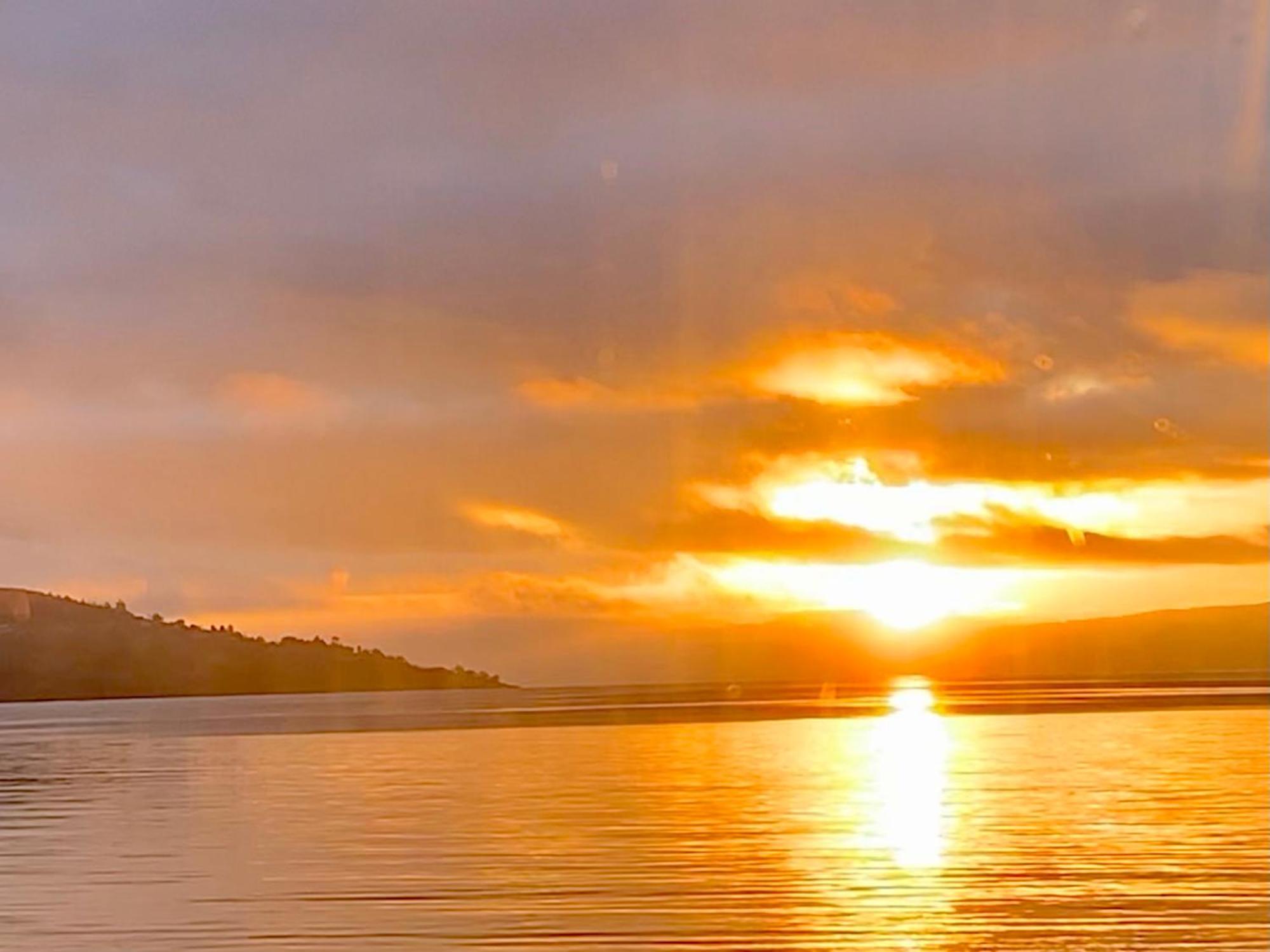 In Kilmun Argyll - 2 Bedrooms Sleeps 2 (adults Only) *